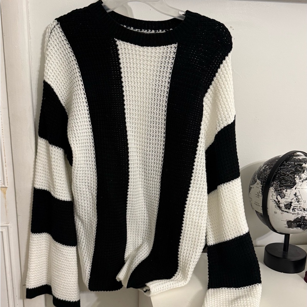 SHEIN Black and White Crew Neck Sweaters Classic Knit Collection